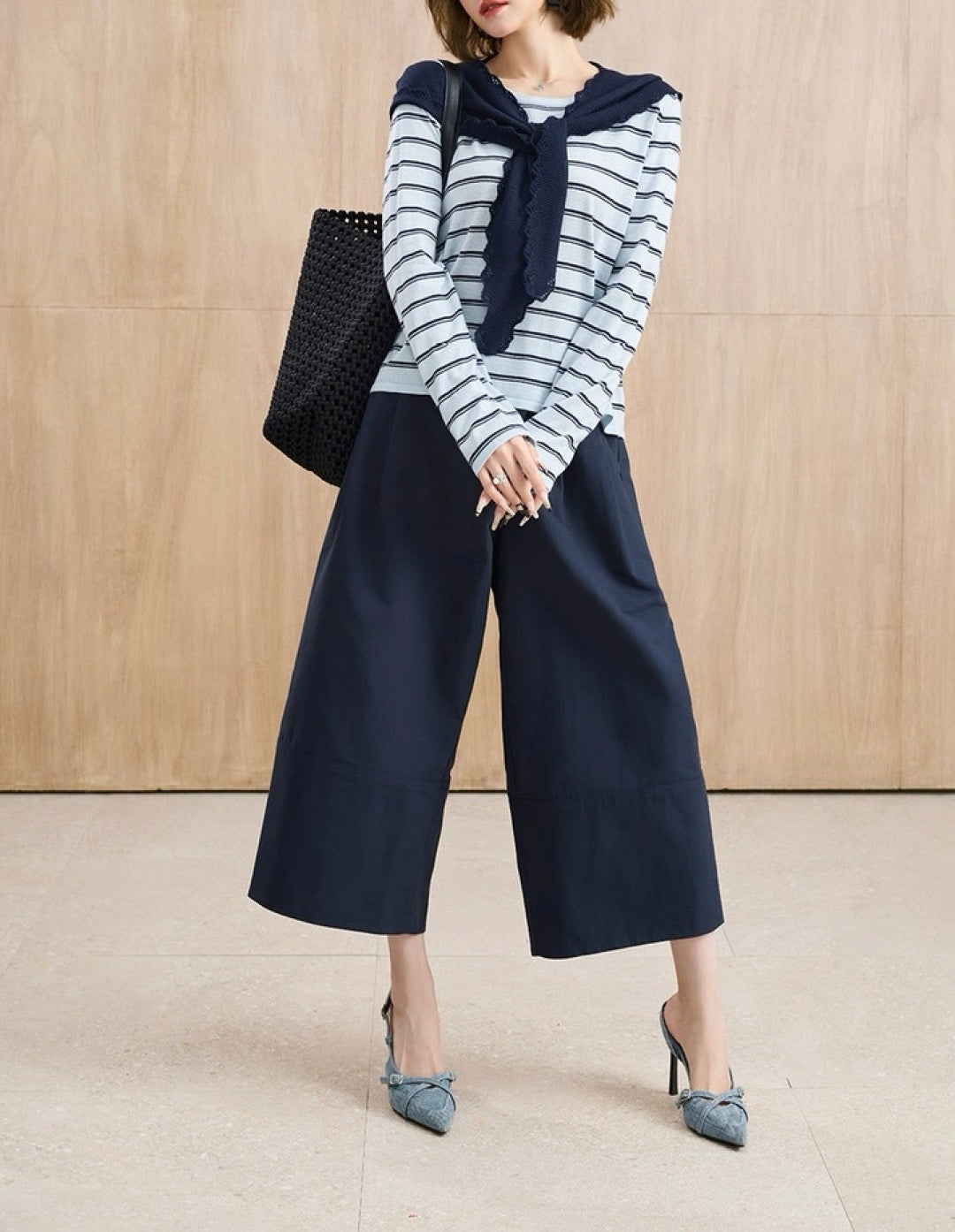 Loewe 26 Wide-Leg Cropped Pants Navy Blue in Cotton 375595