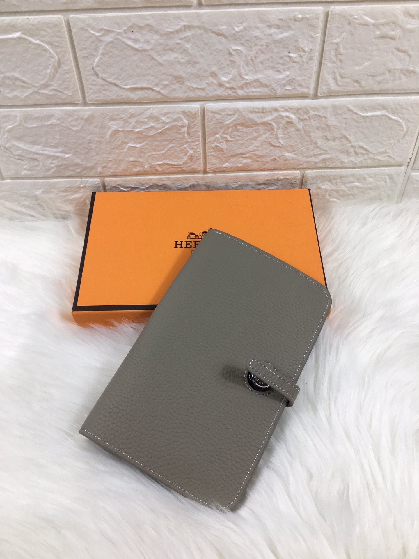 HM Dogon Wallet 20 Taupe Grained Calfskin