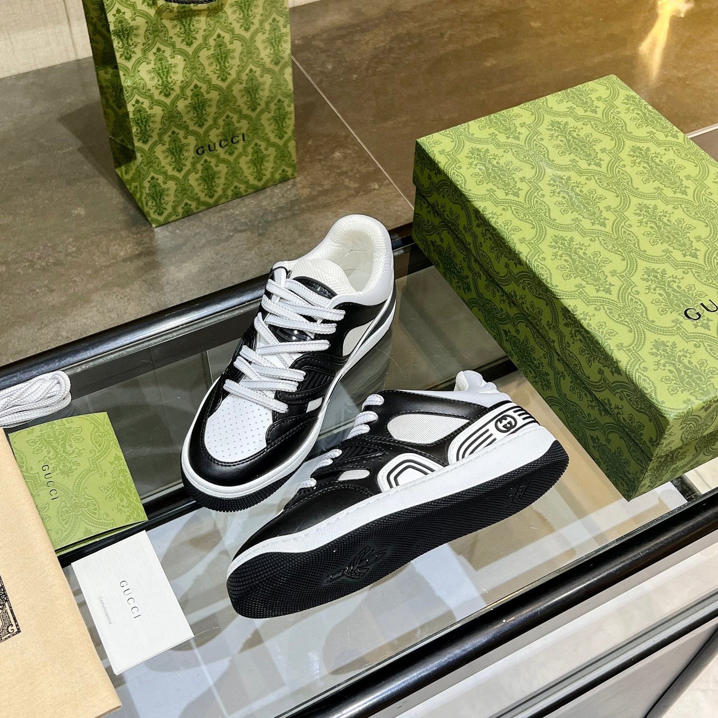 GG Basket Low Trainers White Black Leather 816635