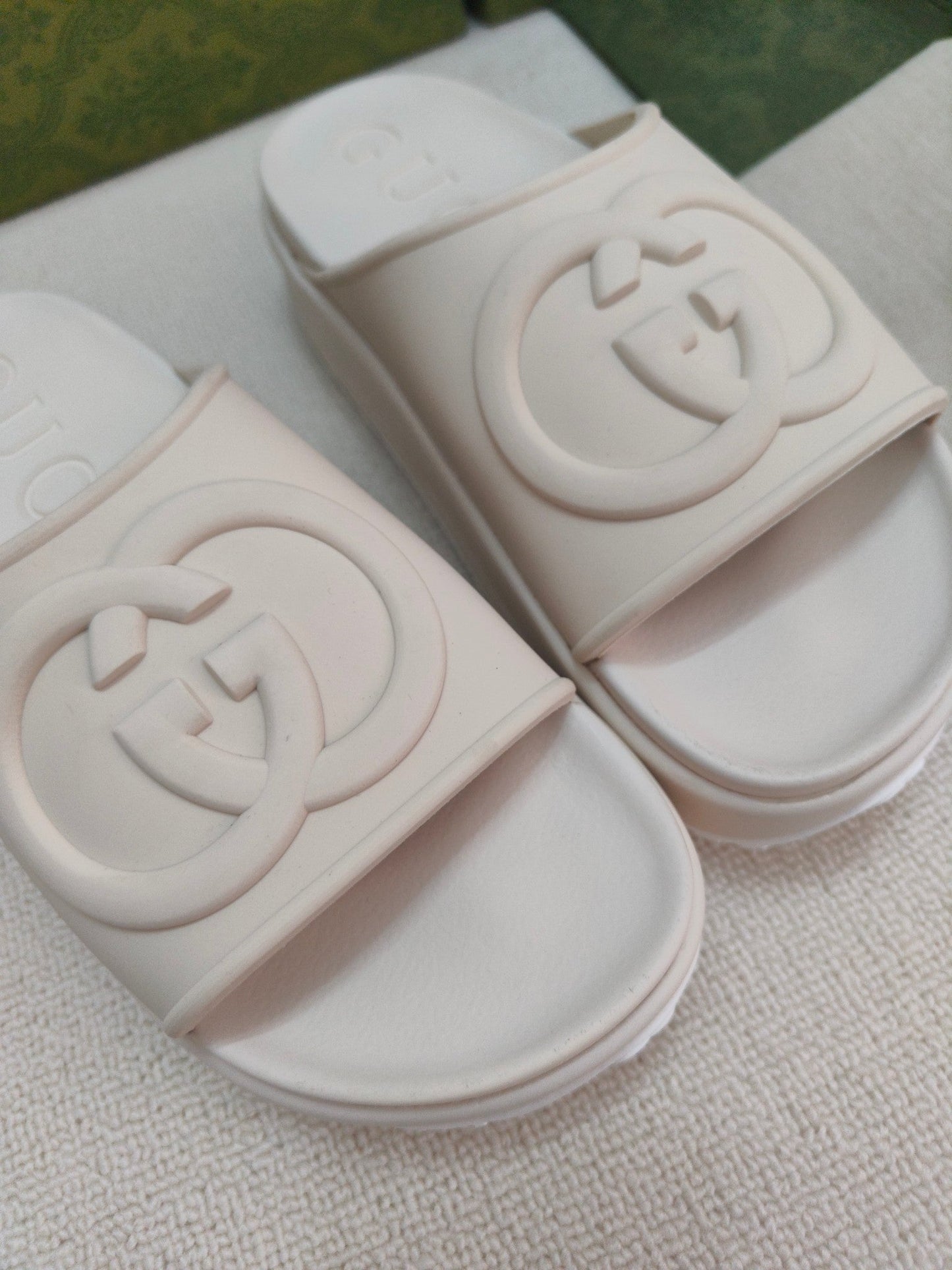 GG Lide Sandal With Interlocking Cream Rubber 788124