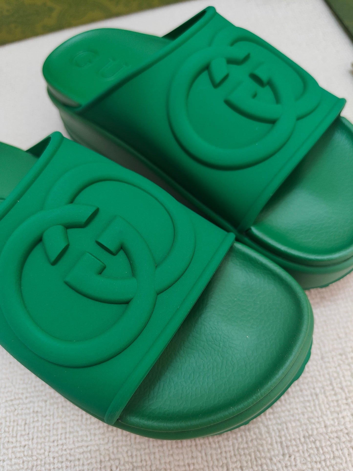 GG Lide Sandal With Interlocking Green Rubber 788123