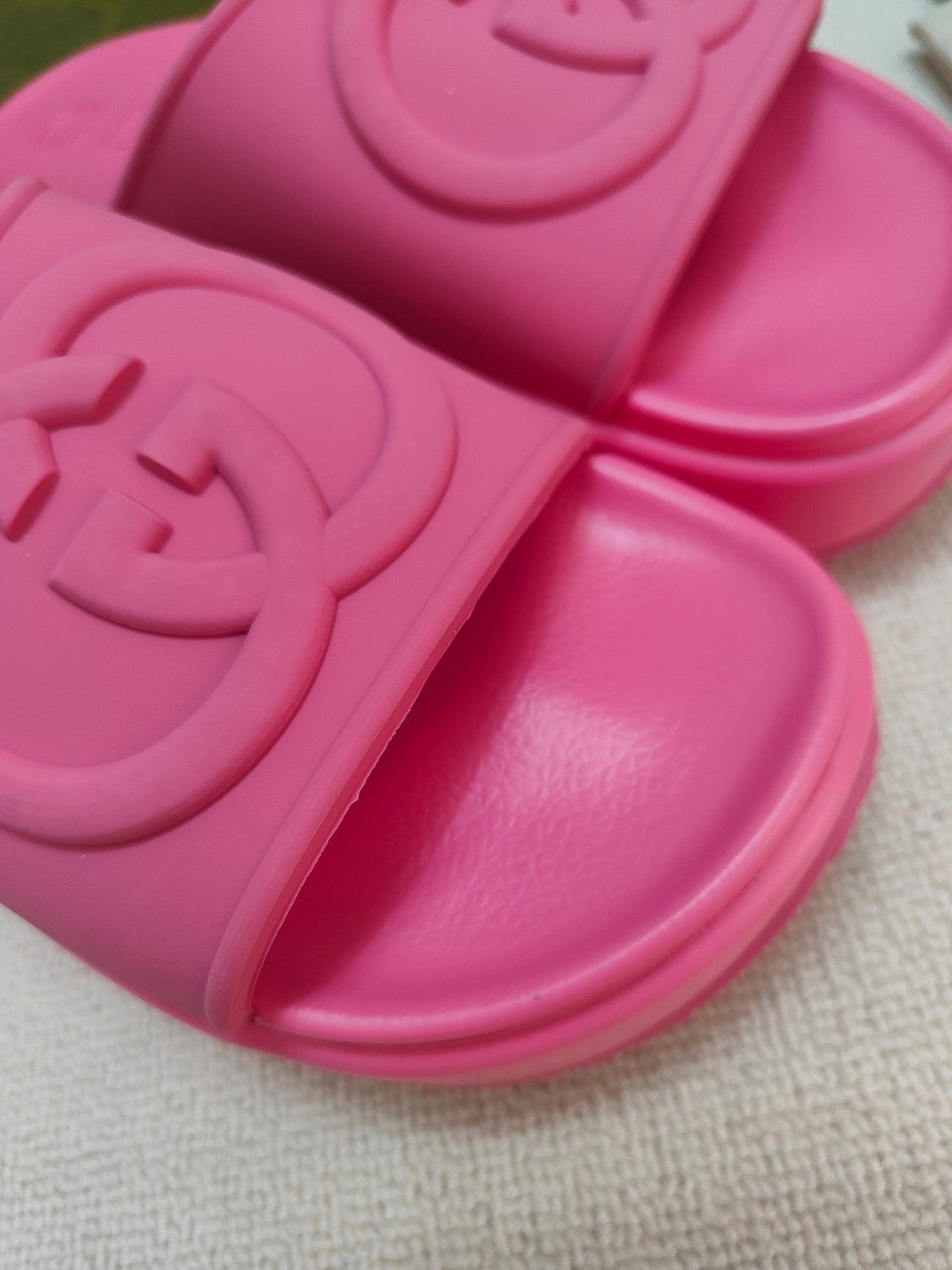 GG Lide Sandal With Interlocking Hot Pink Rubber 788128
