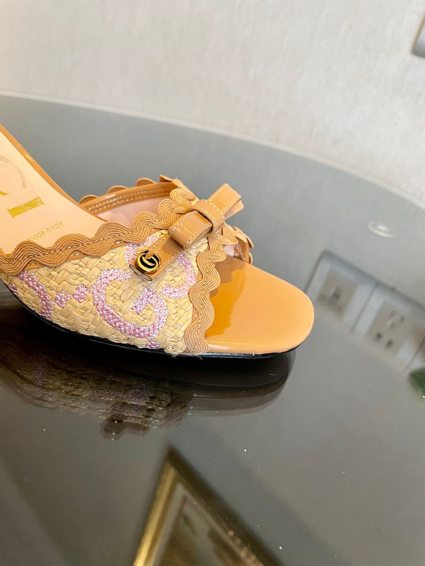 GG Kertu Sandals 6cm Beige Raffia Leather 695688