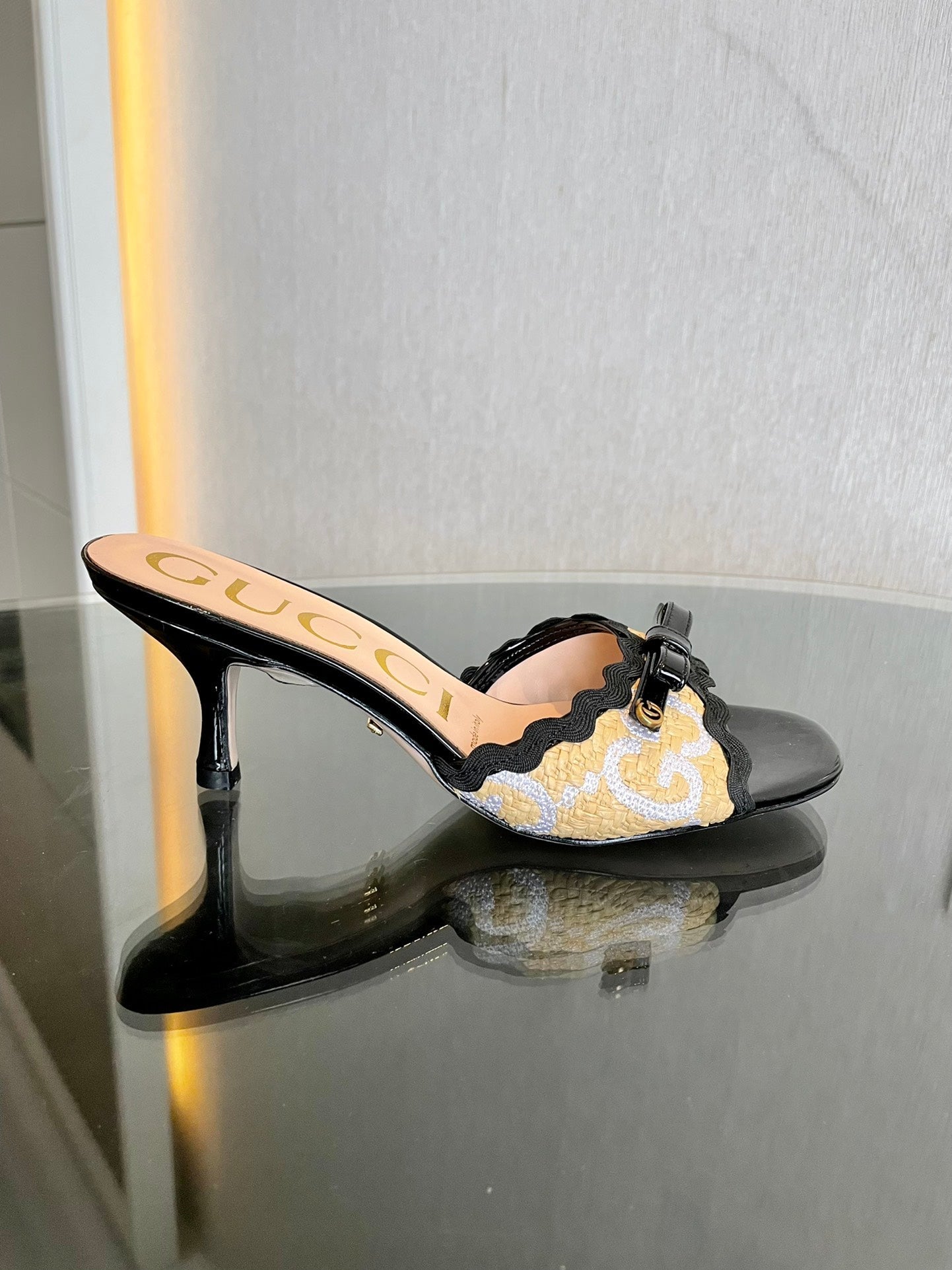 GG Kertu Sandals 6cm Beige Black Raffia Leather 695691