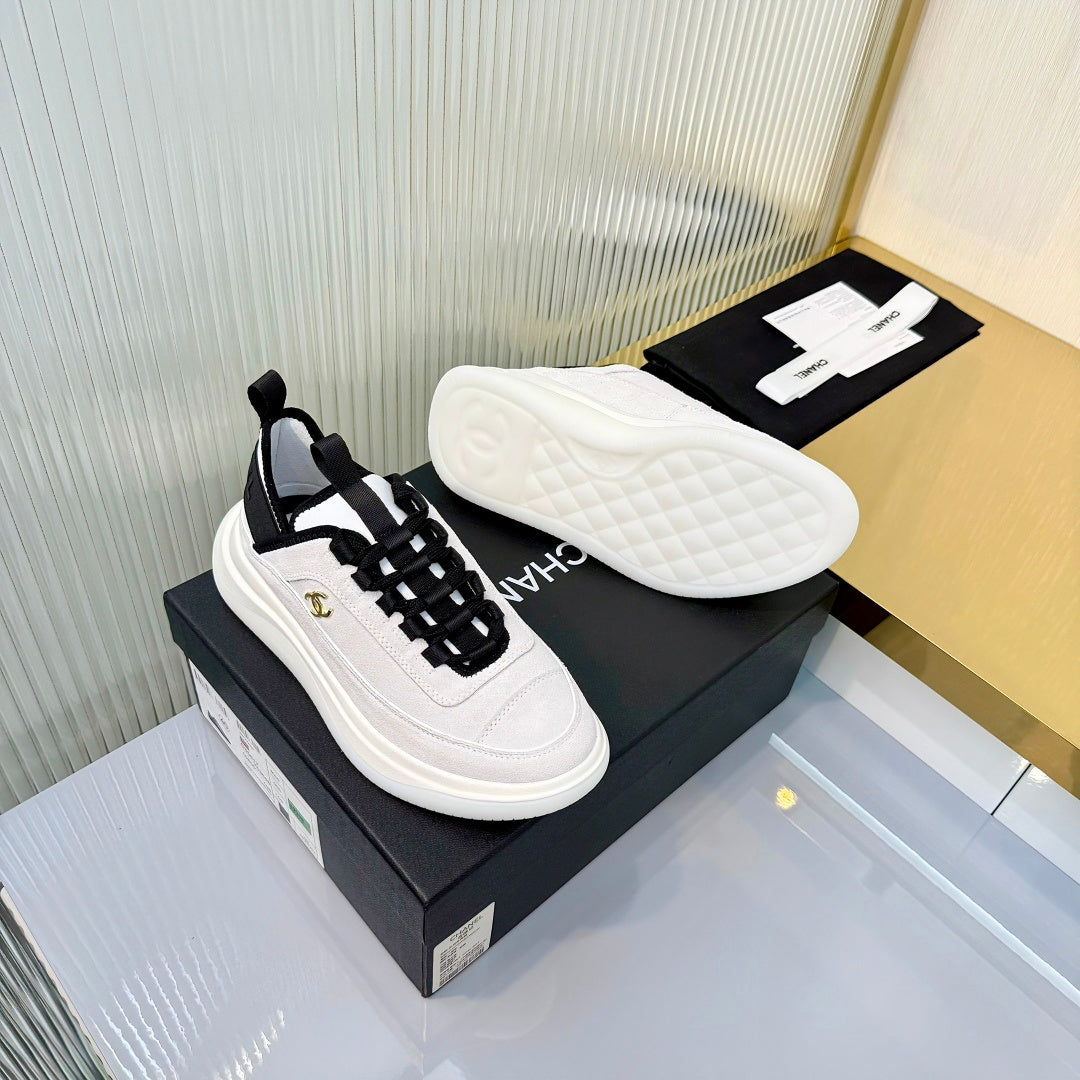 CC 26s Casual Sneakers Cream Suede 928043