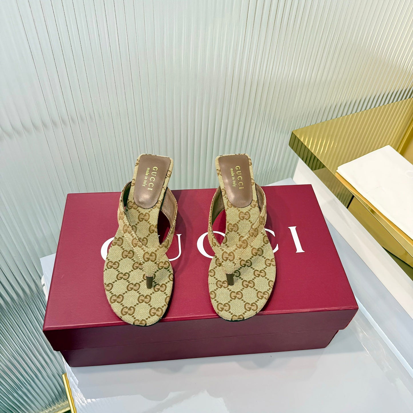 GG Vittoria Thong Sandals Beige Canvas 714870