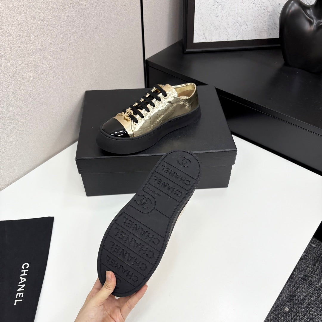 CC25 Lace-up Sneakers Gold Metallic Cowhide And Black Patent Leather 352500