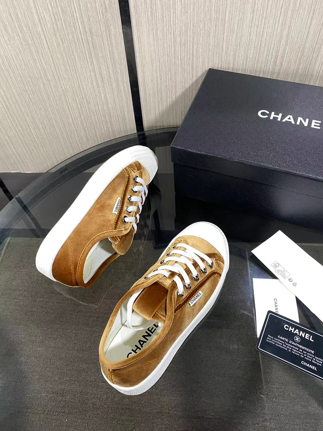 CC 26s Sneaker Light Brown Velvet 799312