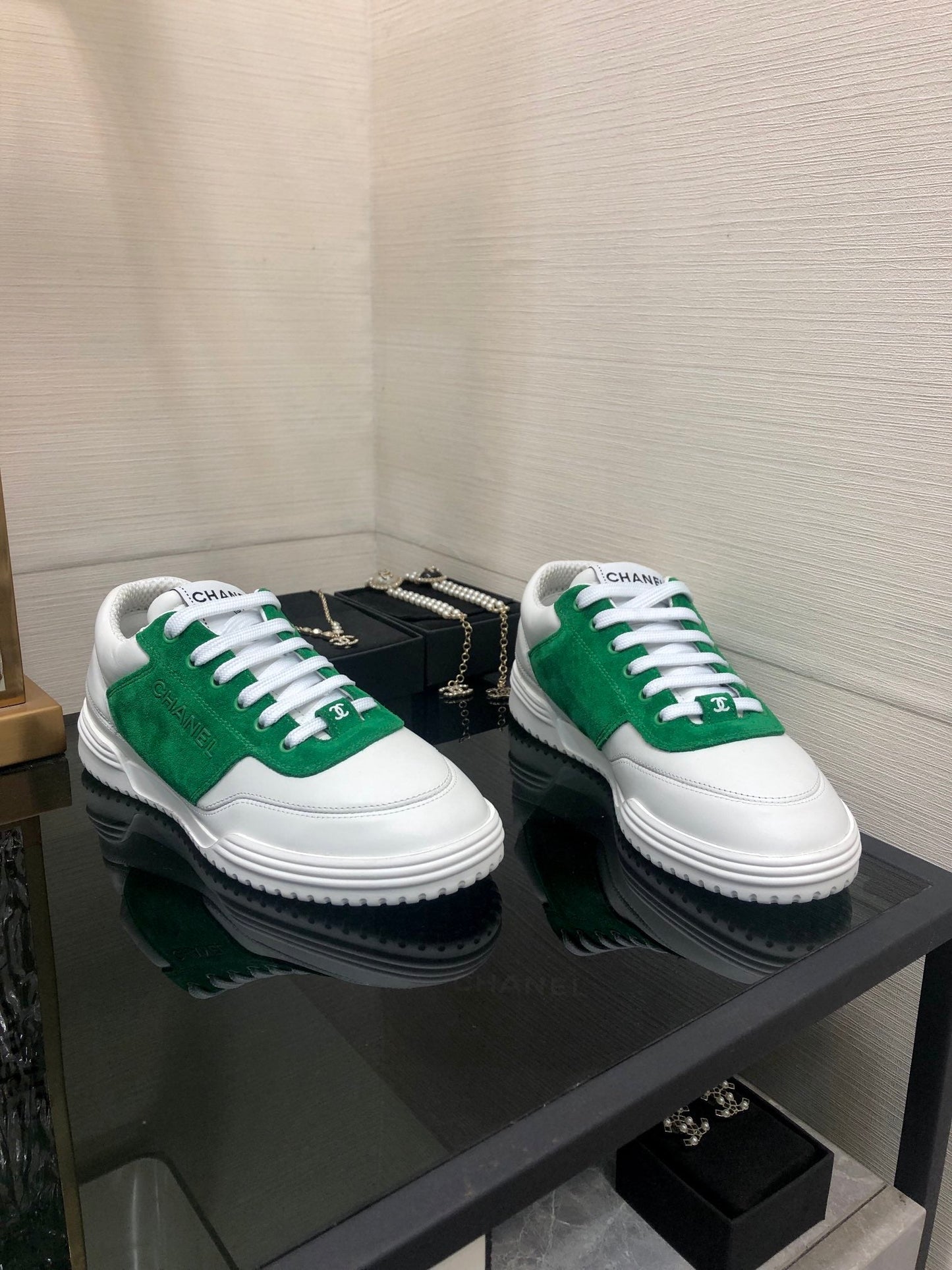 CC 24C Sneaker White Green Suede Sheepskin 688654