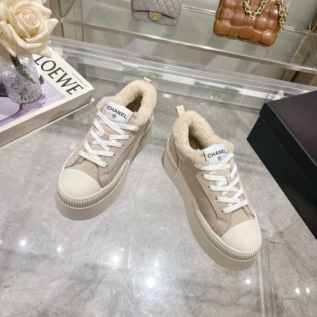 CC Sneaker Light Beige Suede With Wool Lining 944557