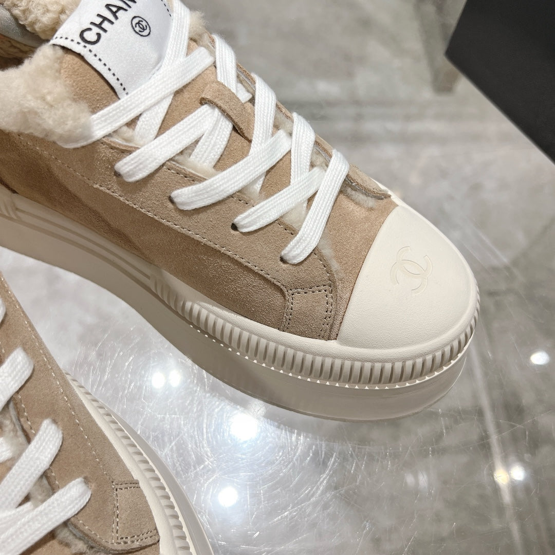 CC Sneaker Beige Suede With Wool Lining 944559