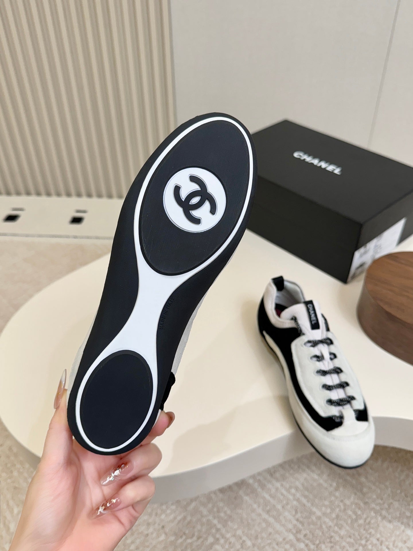 CC Métiers d’art 2026 Sneakers Black White Suede 859562