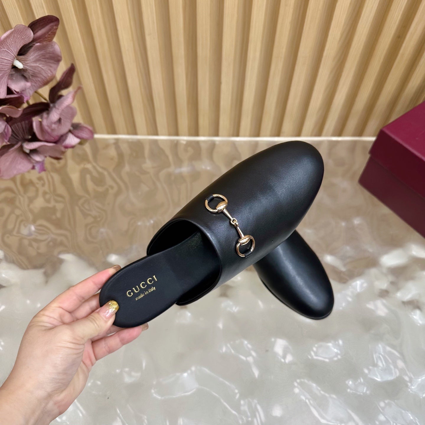 Gucci 25 Horsebit Mule Black Gold Cowhide 436323