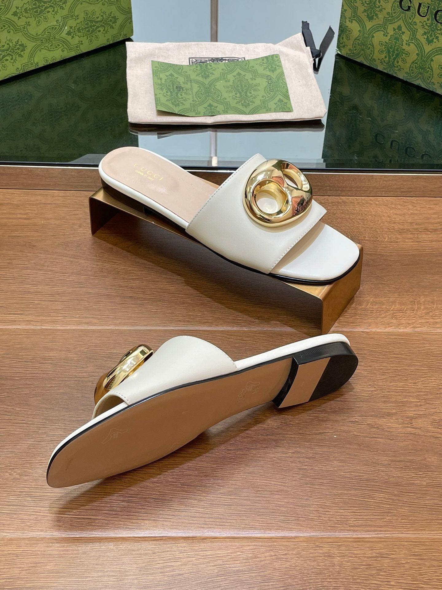 FLAT MULE IN WHITE CALFSKIN