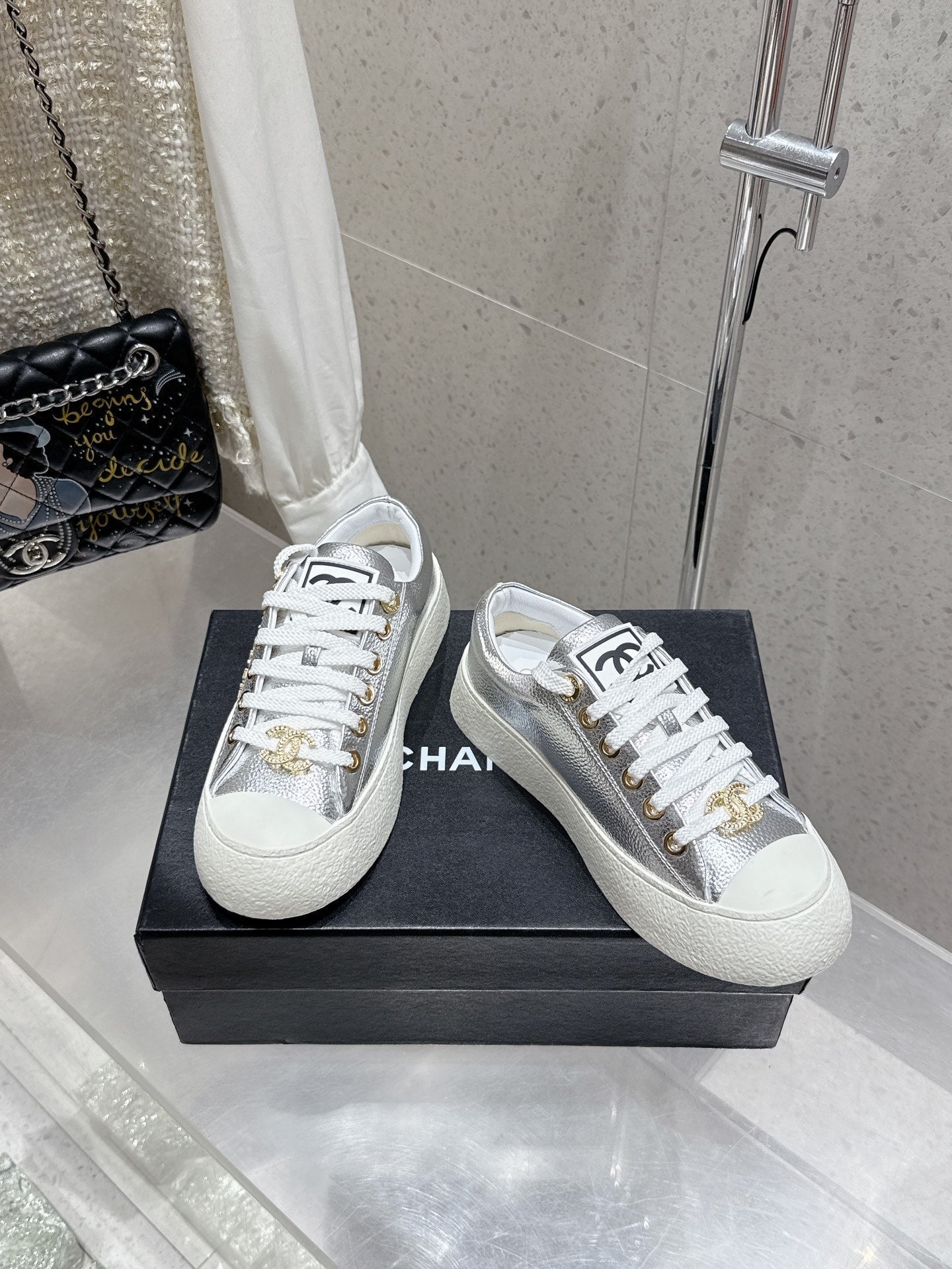CC Sneaker Silver cowhide 204659