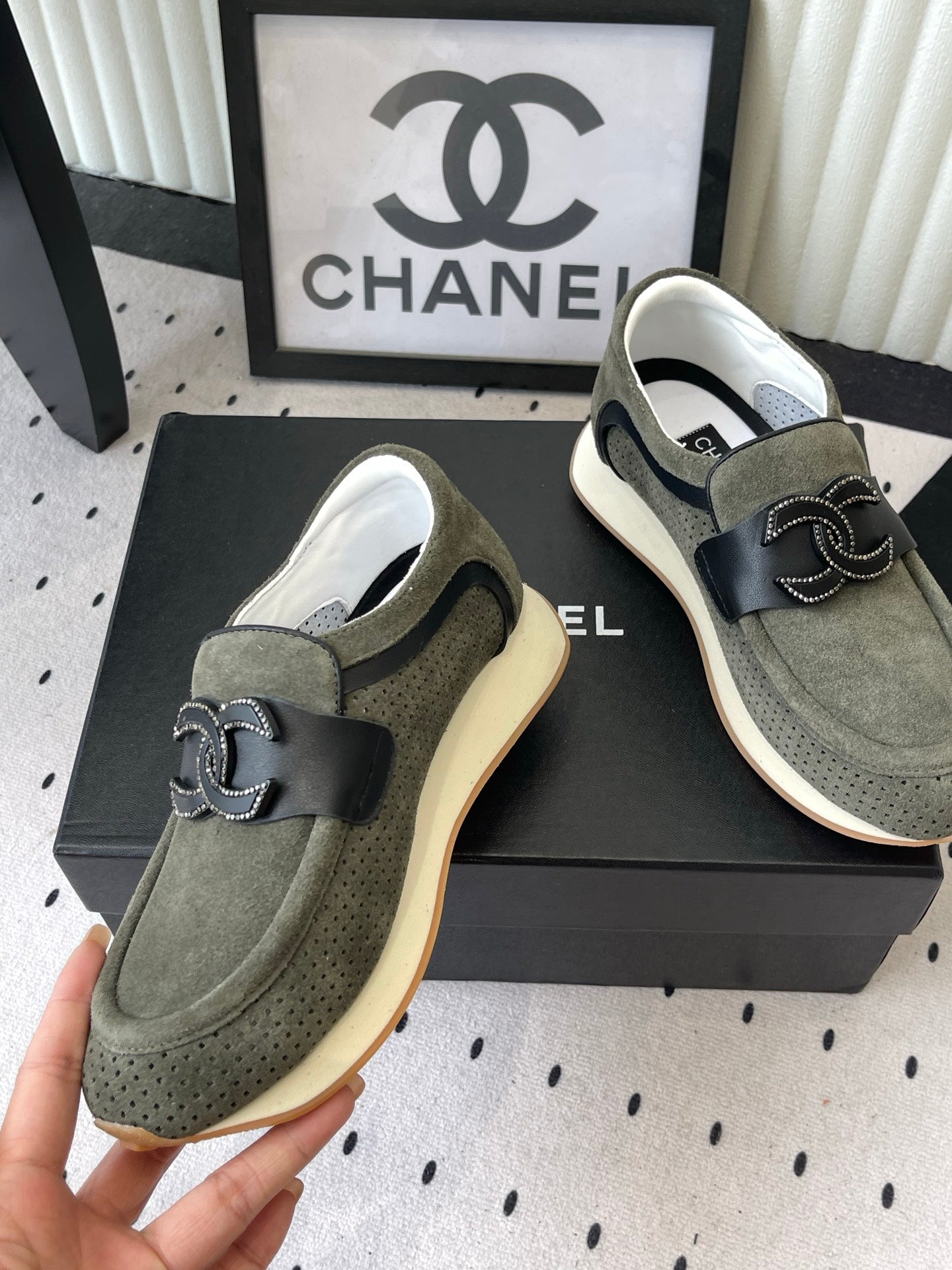 CC 26s Casual Sneakers Olive Green Suede 892523