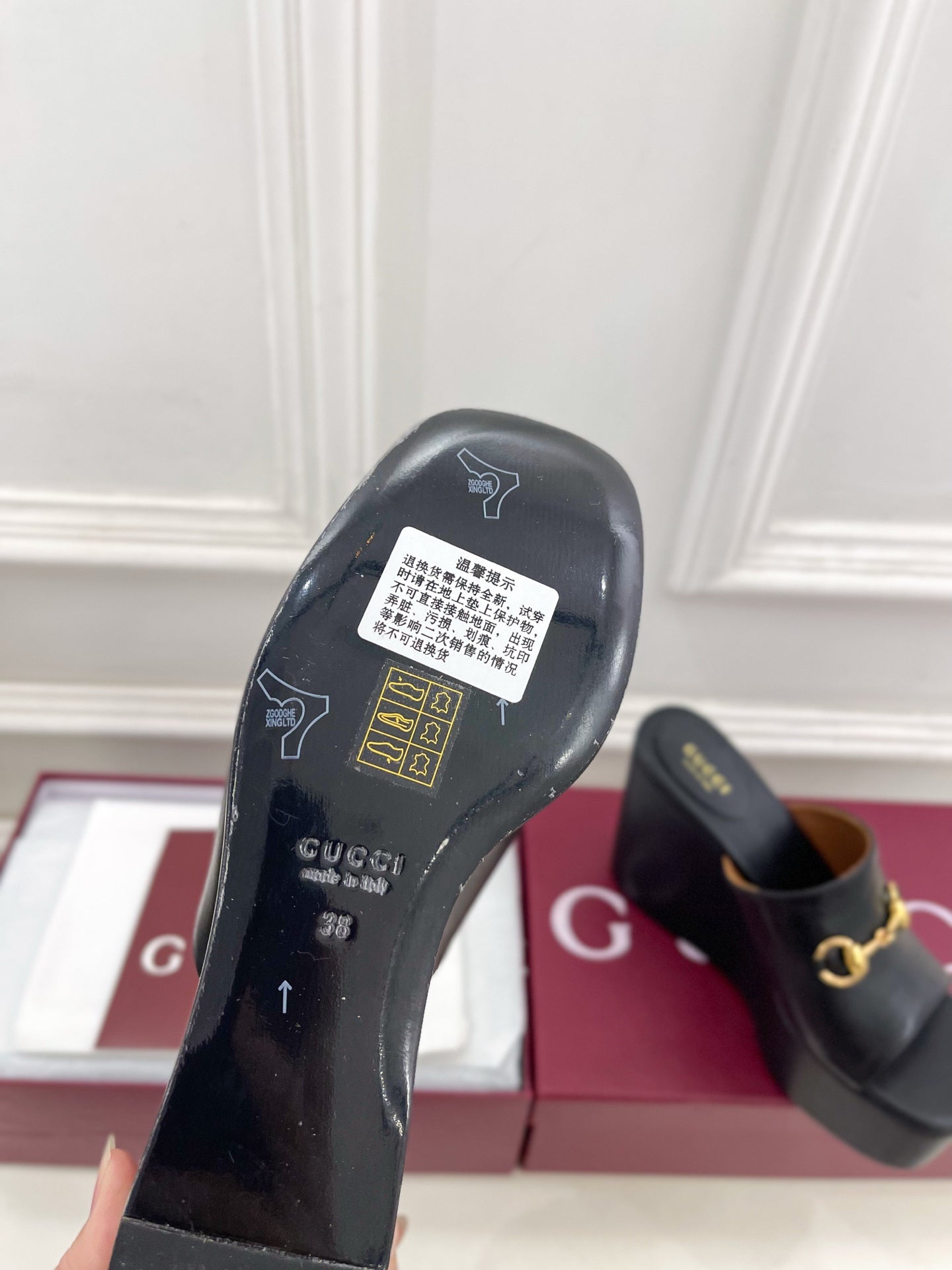 GC Wedge With Horsebit Sandal Black Leather 640268