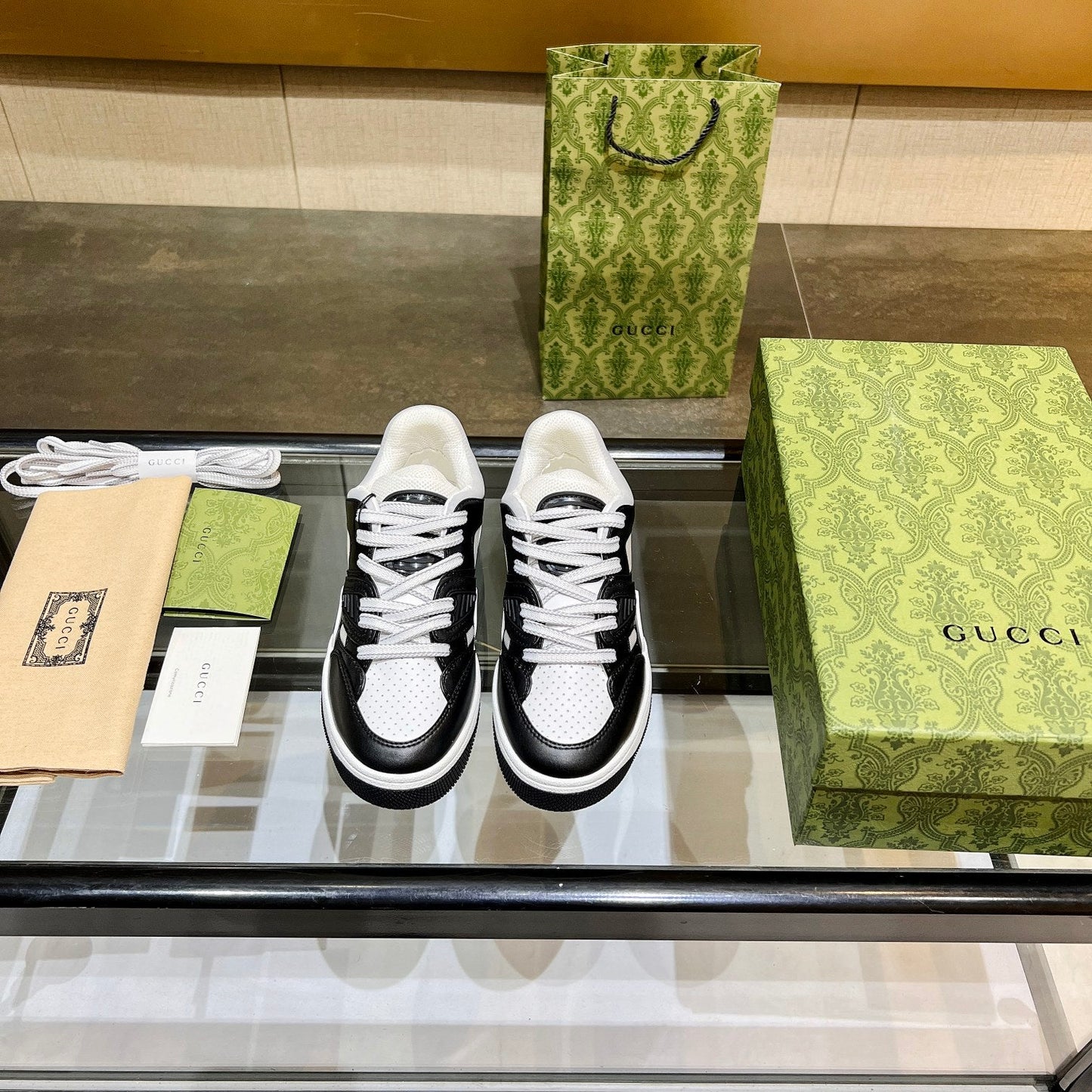GG Basket Low Trainers White Black Leather 816635