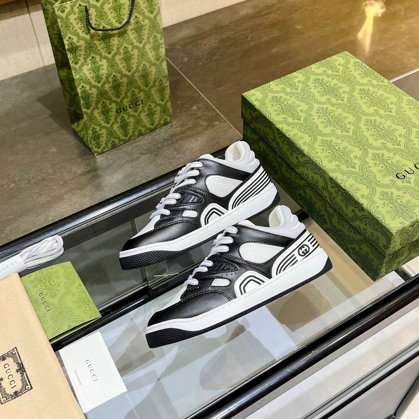 GG Basket Low Trainers White Black Leather 816635