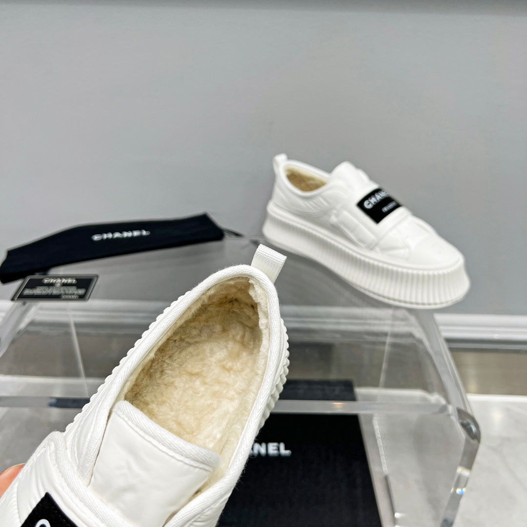 CC Low Sneaker Thick-Soled White Rain Velvet Fabric