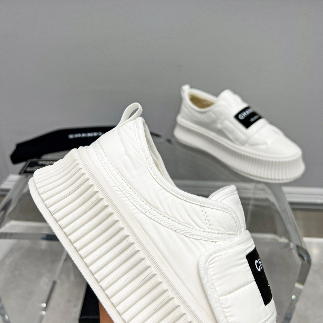 CC Low Sneaker Thick-Soled White Rain Velvet Fabric