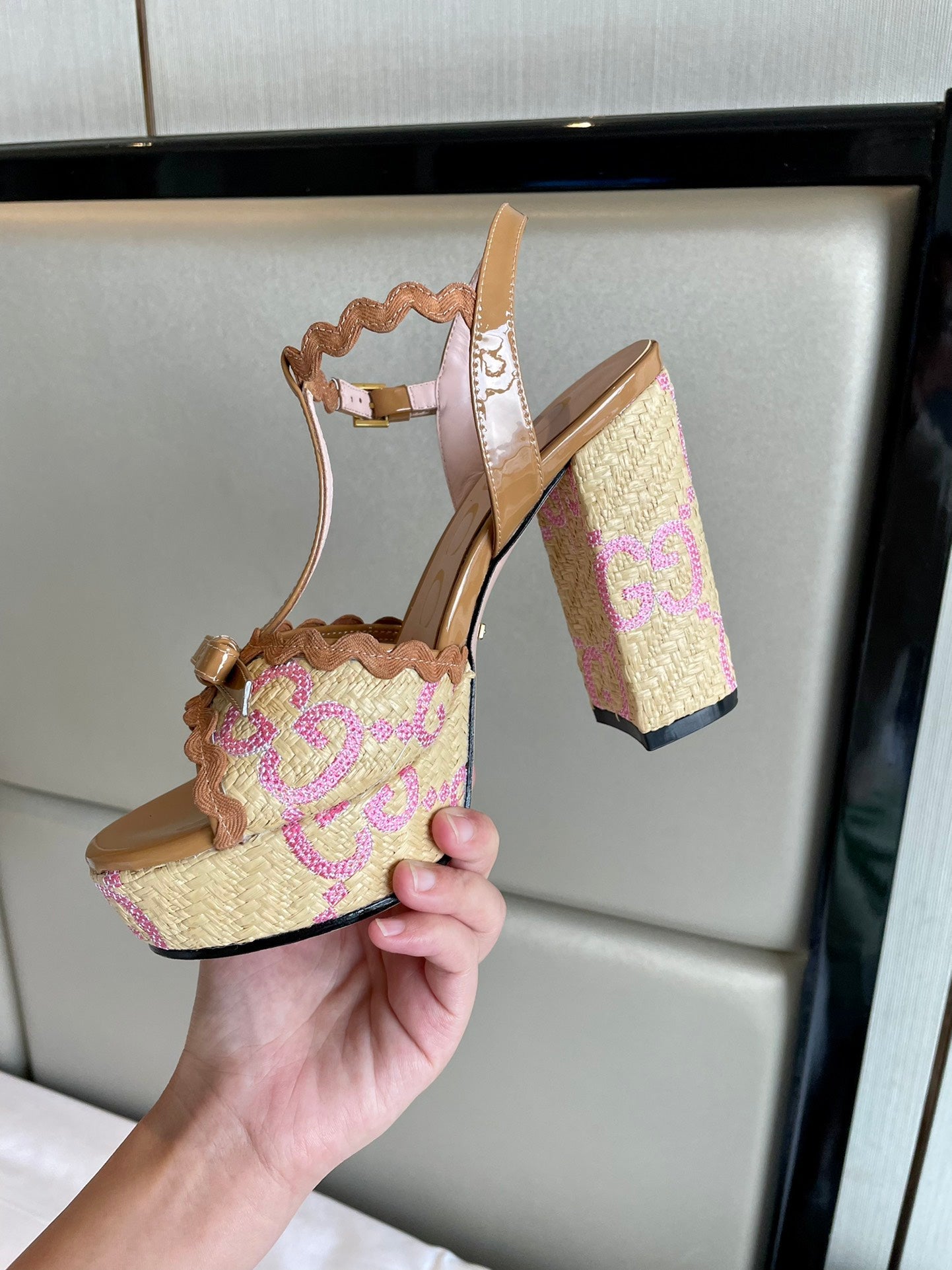 GG Kertu Platform Sandals 12cm Beige Raffia Leather 695693