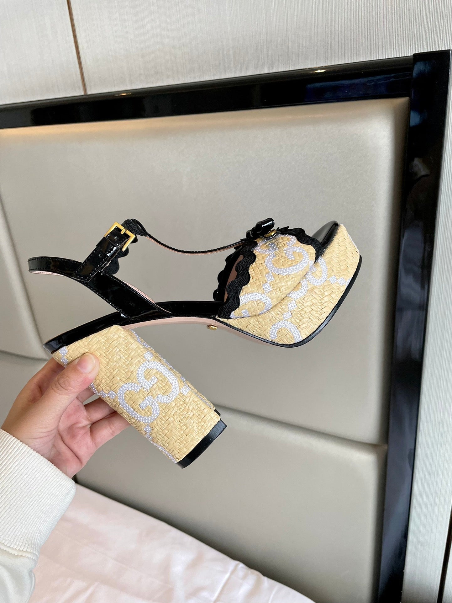 GG Kertu Platform Sandals 12cm Beige Black Raffia Leather 695697