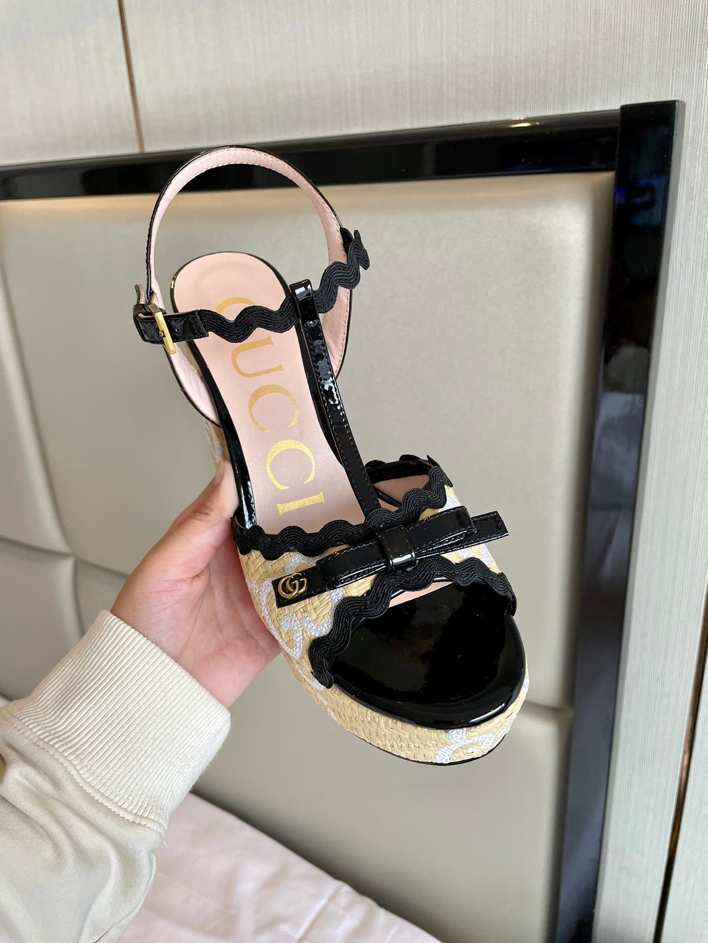 GG Kertu Platform Sandals 12cm Beige Black Raffia Leather 695697