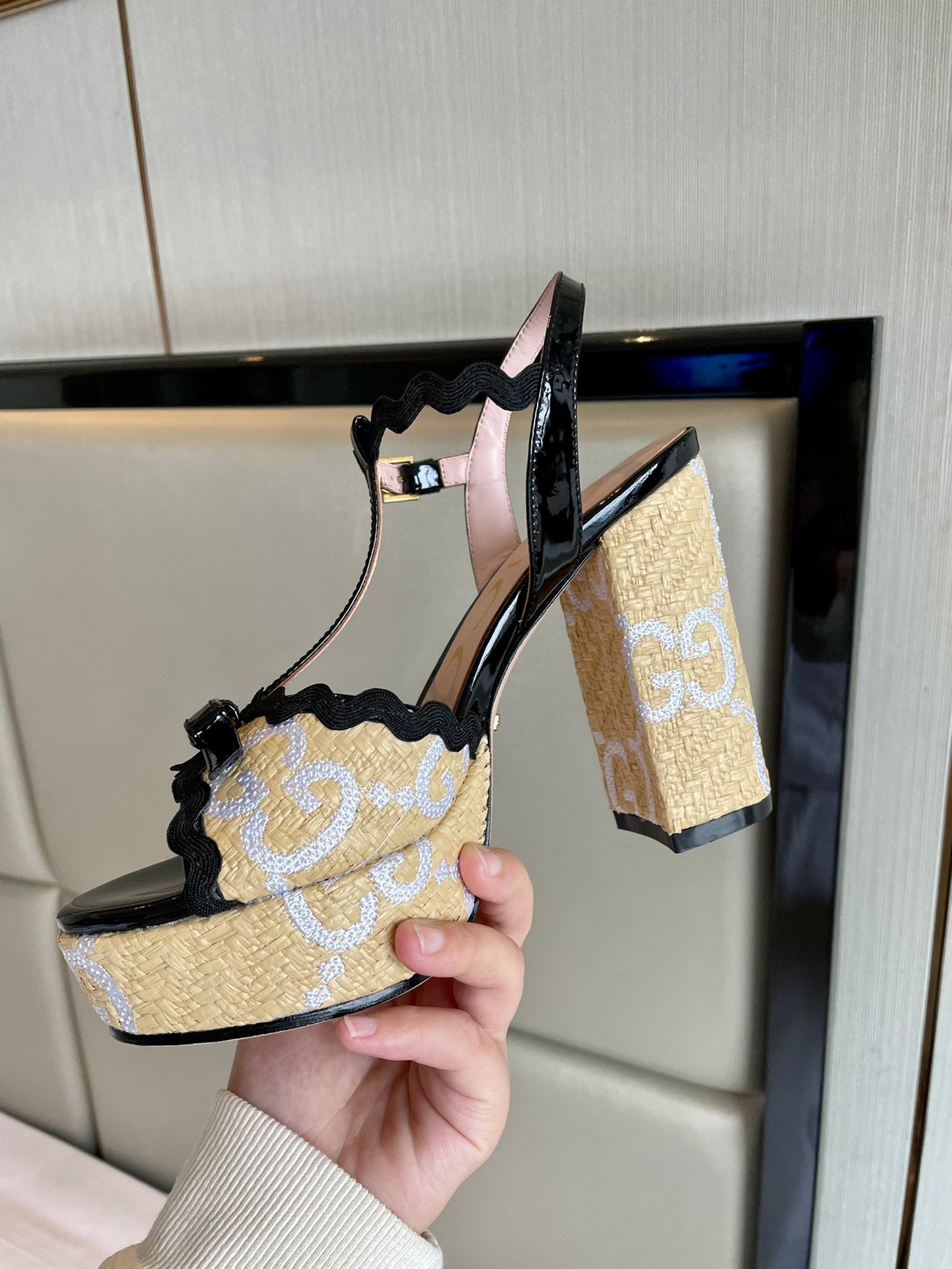 GG Kertu Platform Sandals 12cm Beige Black Raffia Leather 695697