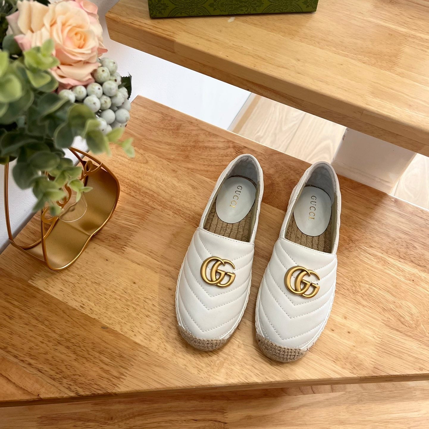 GG 26ss Loafer White Straw Sheepskin 692194