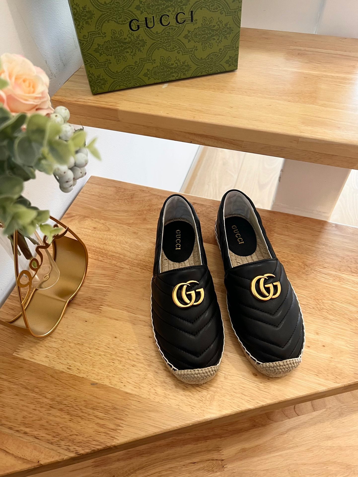 GG 26ss Loafer Black Straw Sheepskin 692196