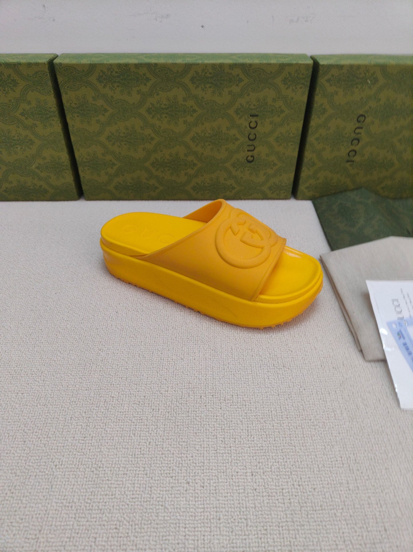 GG Lide Sandal With Interlocking Yellow Rubber 788125