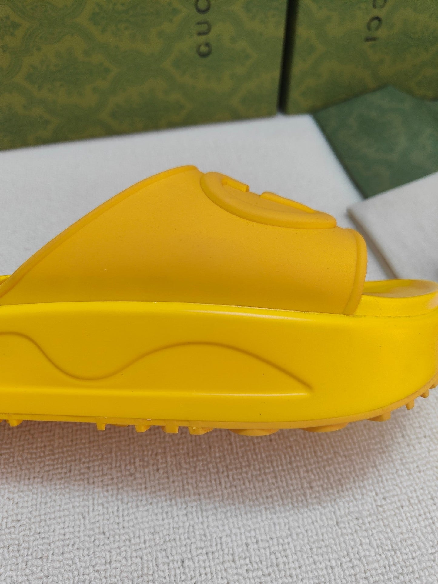 GG Lide Sandal With Interlocking Yellow Rubber 788125