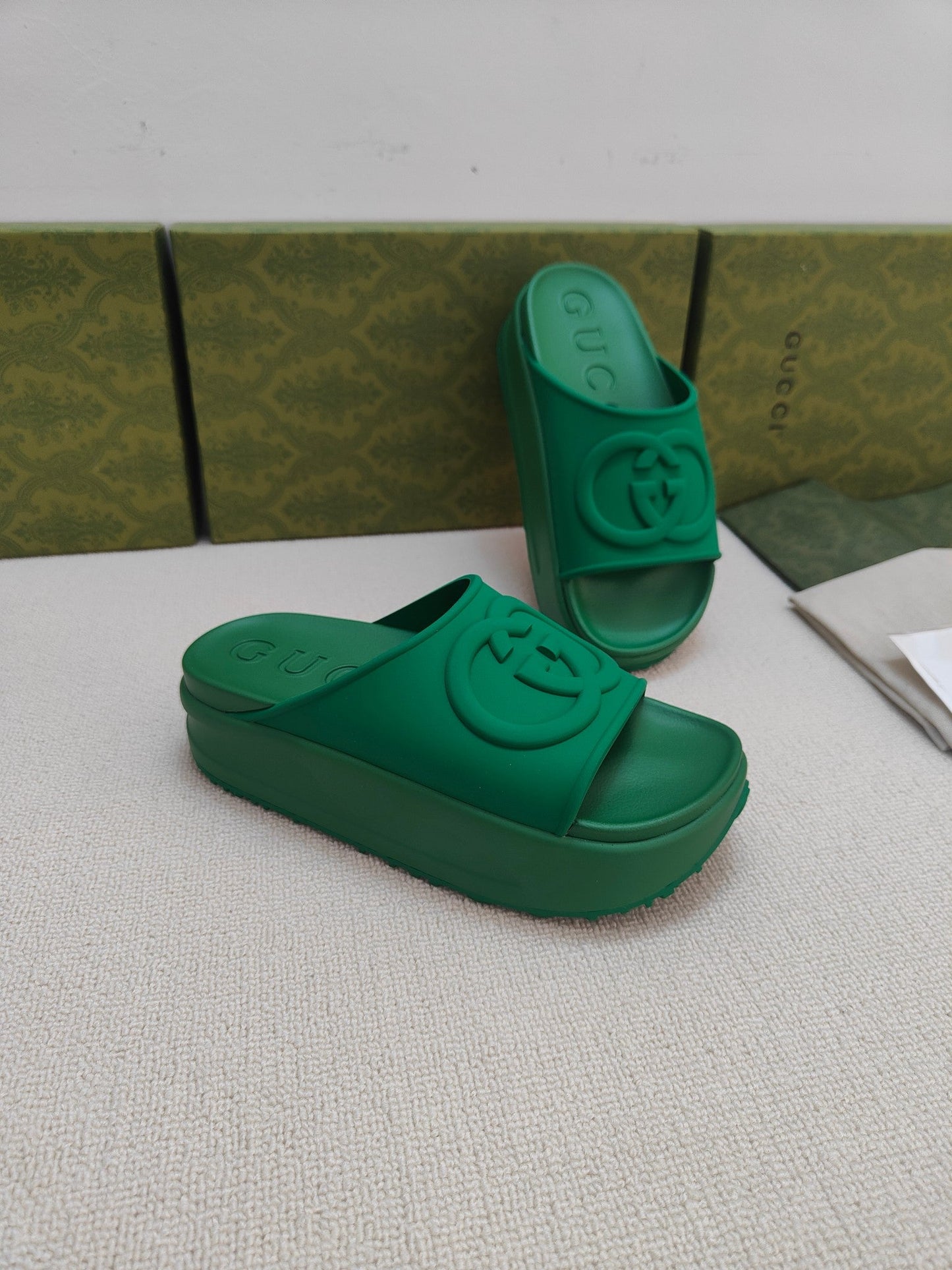 GG Lide Sandal With Interlocking Green Rubber 788123