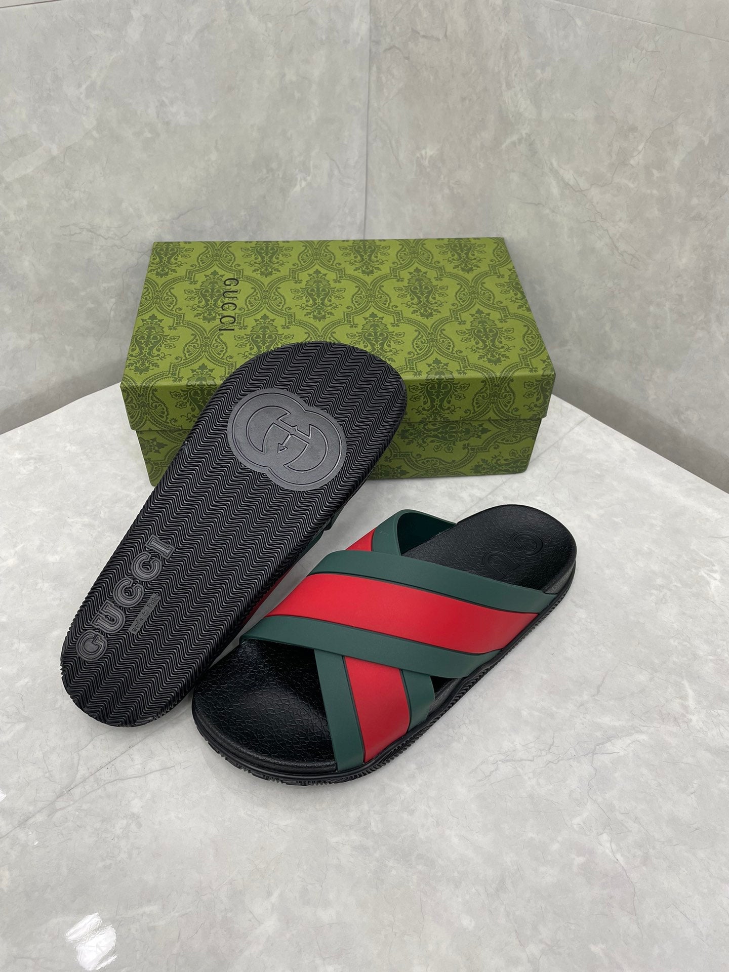 GG Men Striped Rubber Slides Black Red Green Rubber 788223