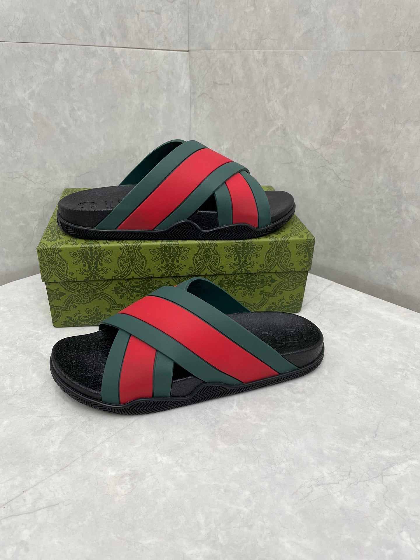 GG Men Striped Rubber Slides Black Red Green Rubber 788223