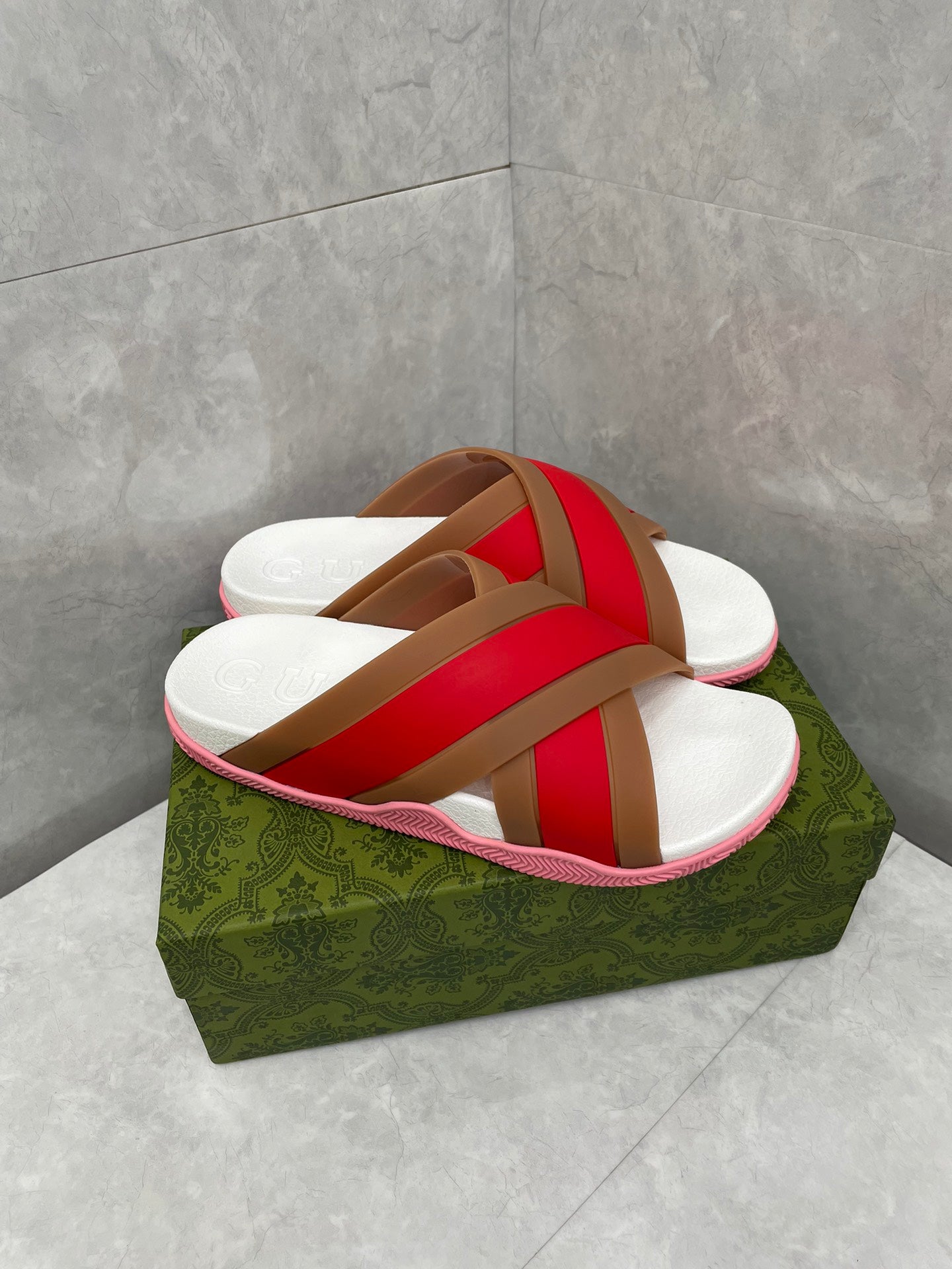 GG Men Striped Rubber Slides White Red Rubber 788222