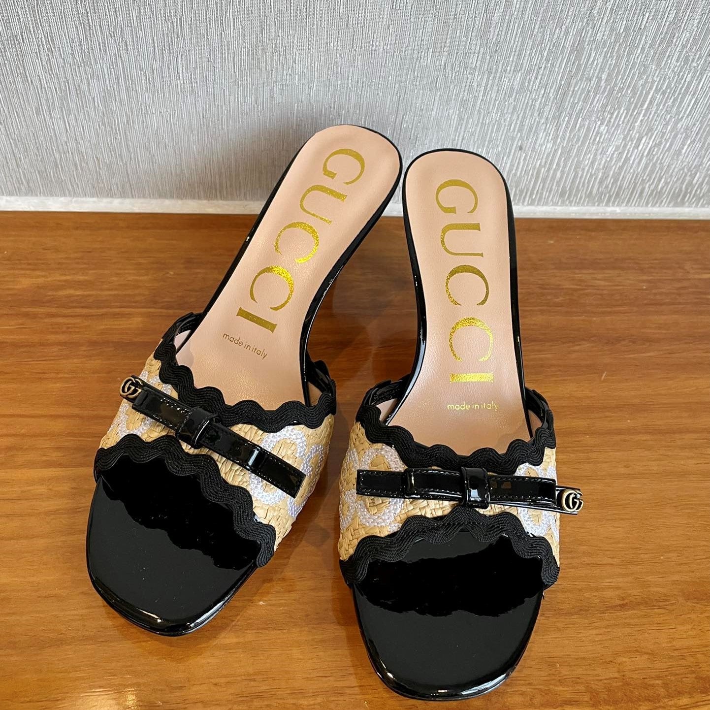 GG Kertu Sandals 6cm Beige Black Raffia Leather 695691