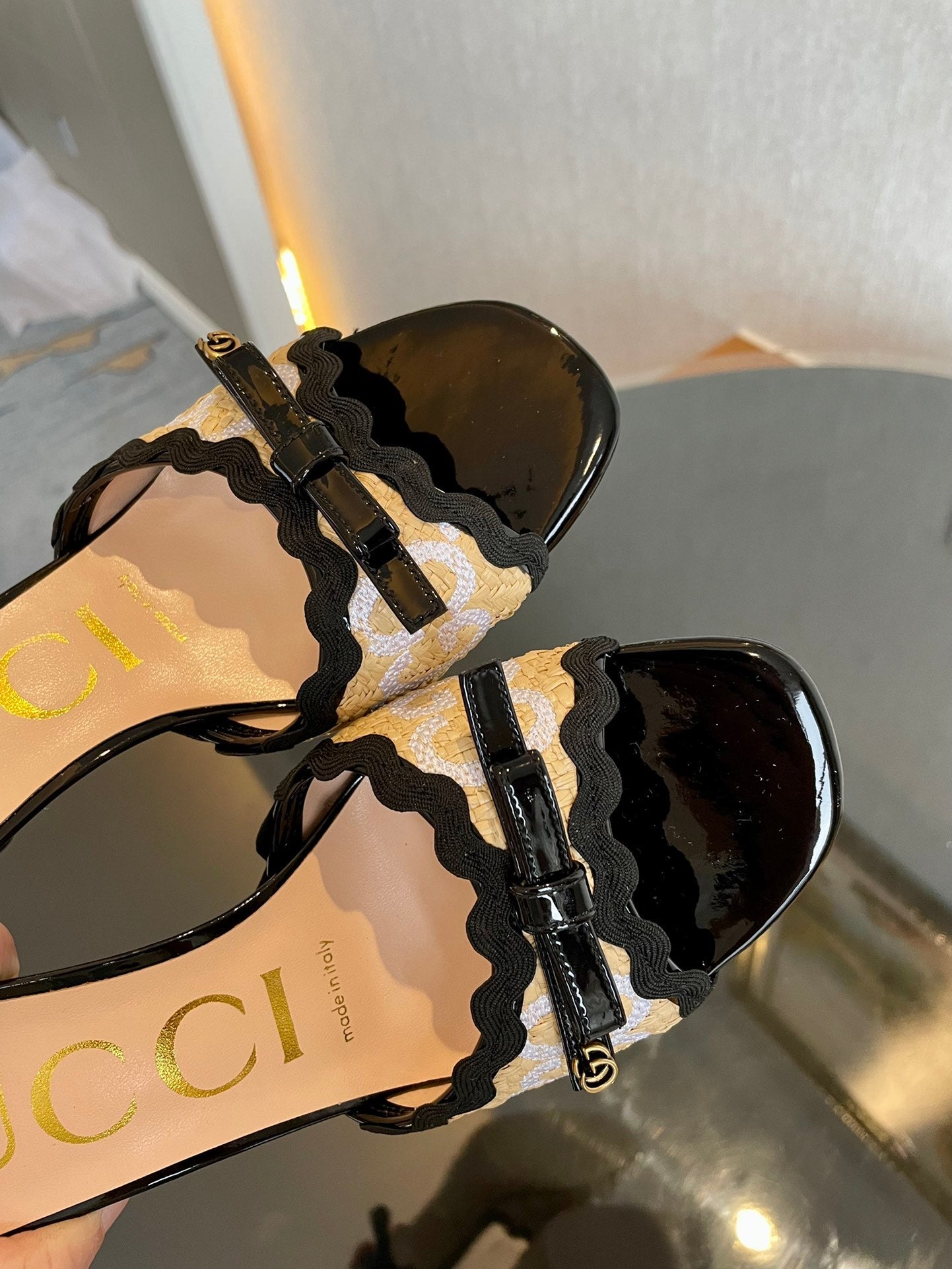 GG Kertu Sandals 6cm Beige Black Raffia Leather 695691