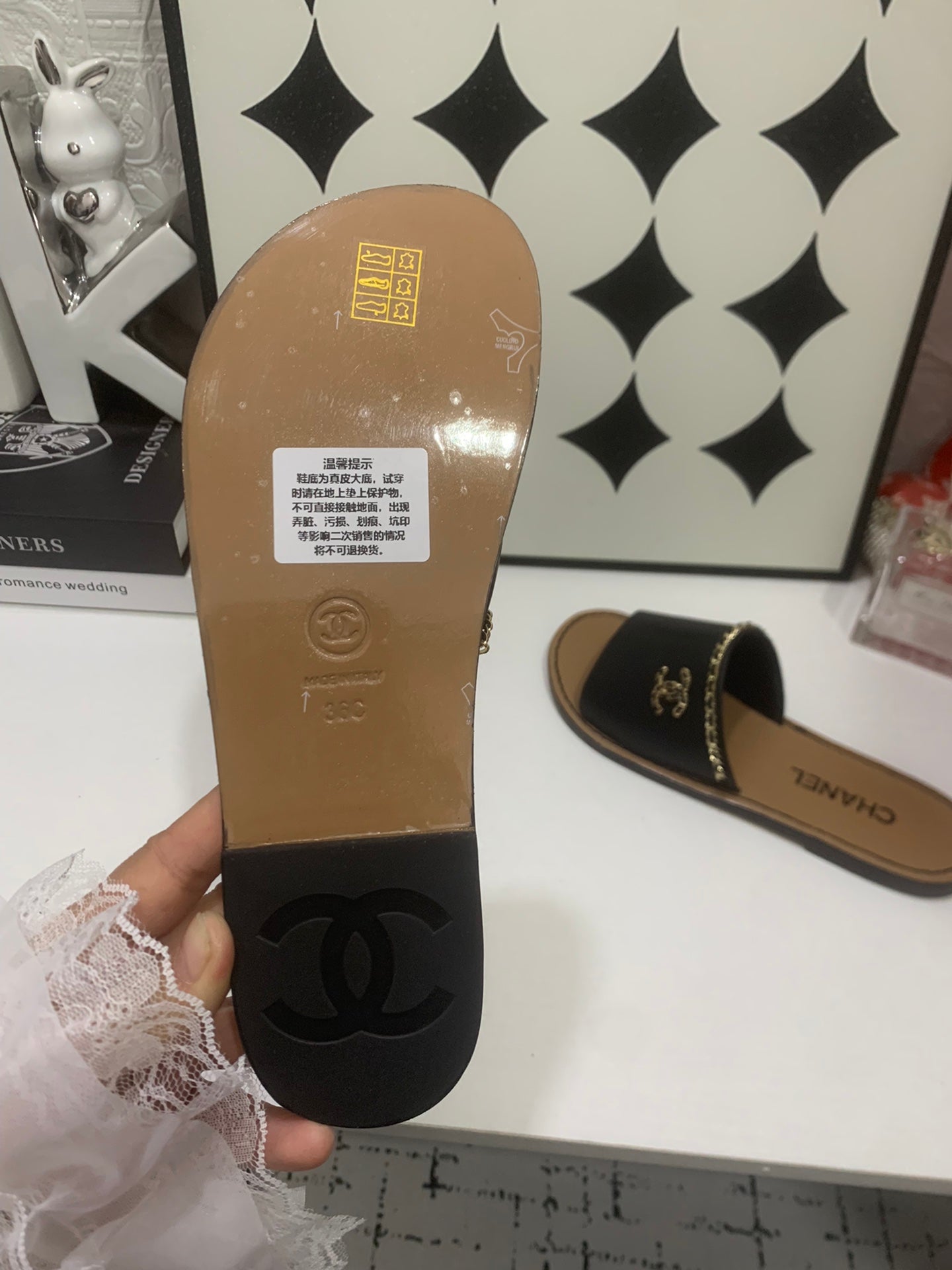 CC 2026 Slippers Black Brown Cowhide 668089