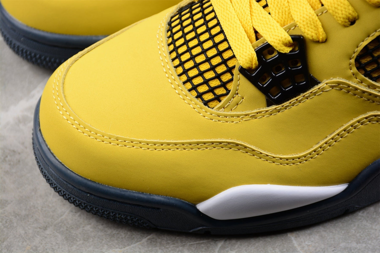 AJ 4 Lightning