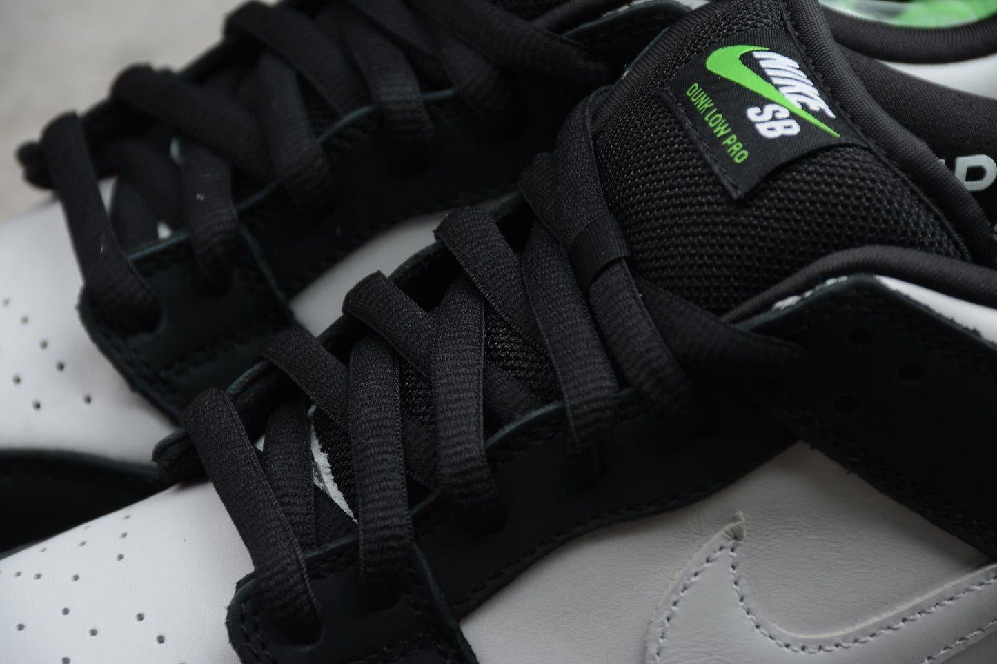 Nike SB Dunk Low Staple Panda Pigeon