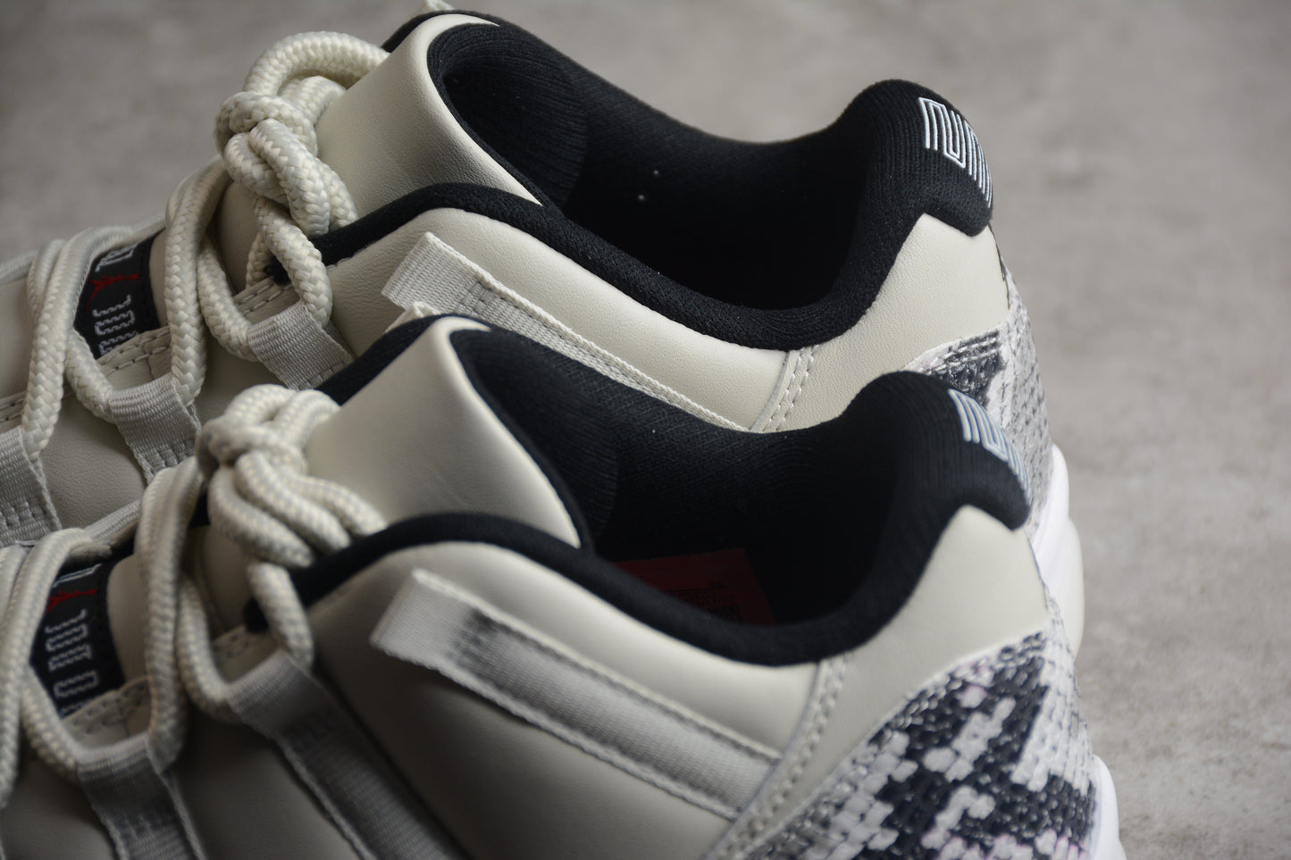 AJ 11 Low Snake