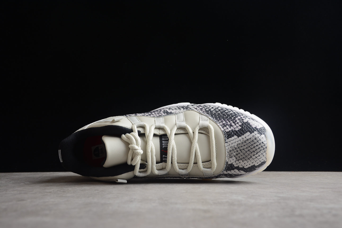 AJ 11 Low Snake