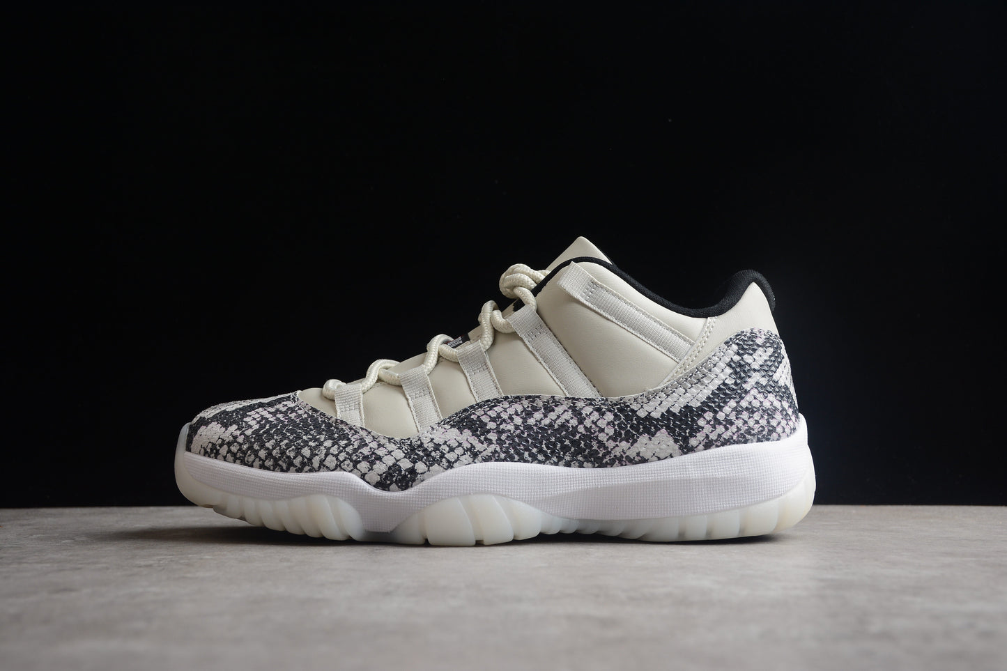 AJ 11 Low Snake