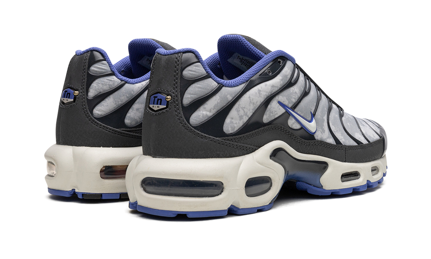 Air Max Plus SE "Social F.C." DQ3981 001