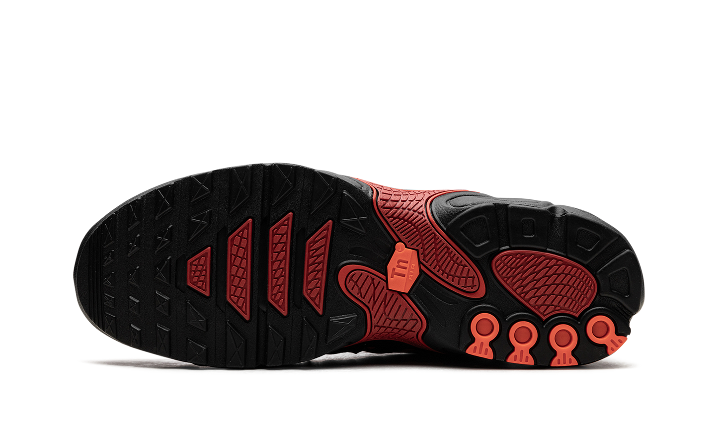 Air Max Plus Drift "Black Dragon Red" FD4290 010