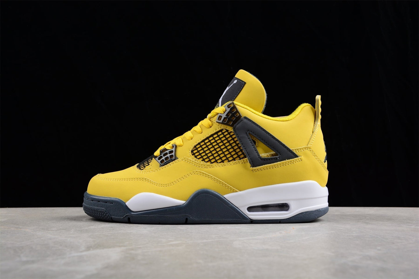 AJ 4 Lightning