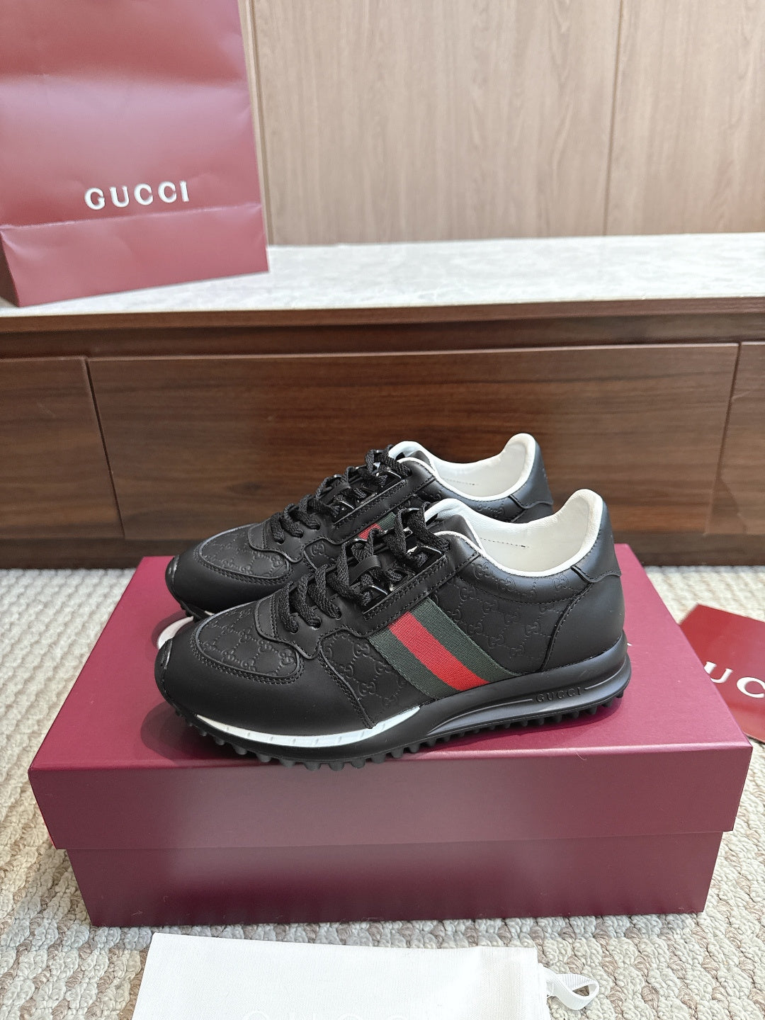 GG Re-Motion Sneakers Black Leather 104410
