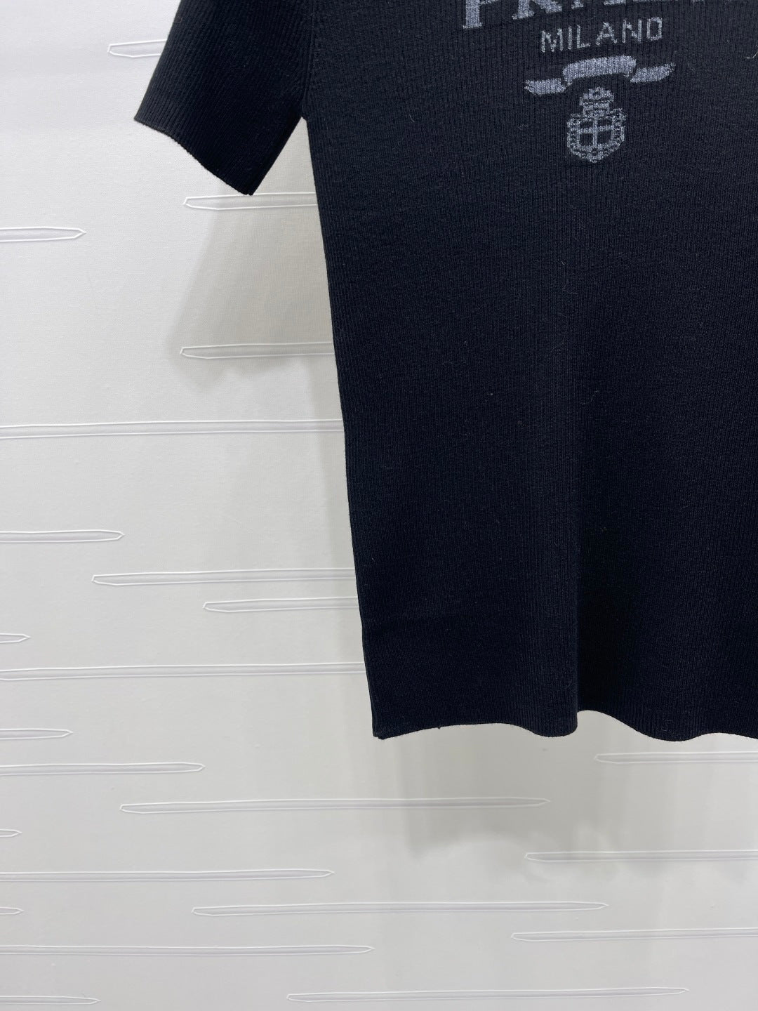 Prada Round Neck Knit Short-Sleeve Top Black Wool 351041